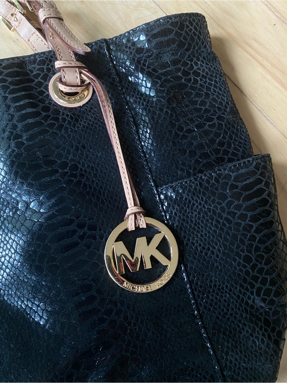 Stunning Michael Kors Jet Set Tote – Black Snakeskin Effect 🖤